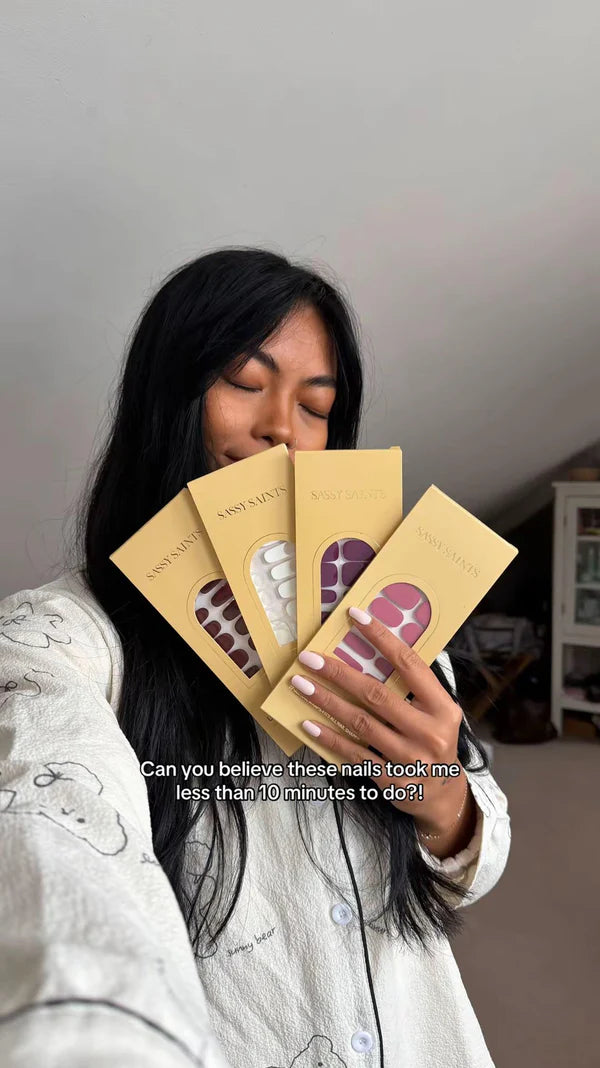"Ce que j'ai le plus aimé, c'est qu'il n'y a pas besoin de colle. Les faux ongles s'adaptent parfaitement à mes ongles et tiennent super bien. En plus, tout le nécessaire est déjà inclus dans le kit."