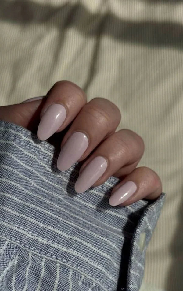Appliqué en moins de 10 minutes. Honnêtement plus facile qu'un vernis classique et le résultat est impeccable, comme en salon.